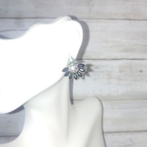 Rhinestone stud earrings